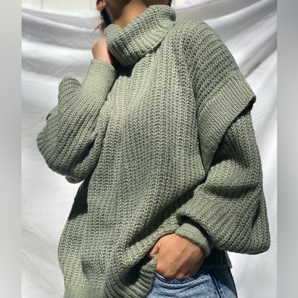 Chunky green knit sweater  (Brand new inventory from closed boutique)